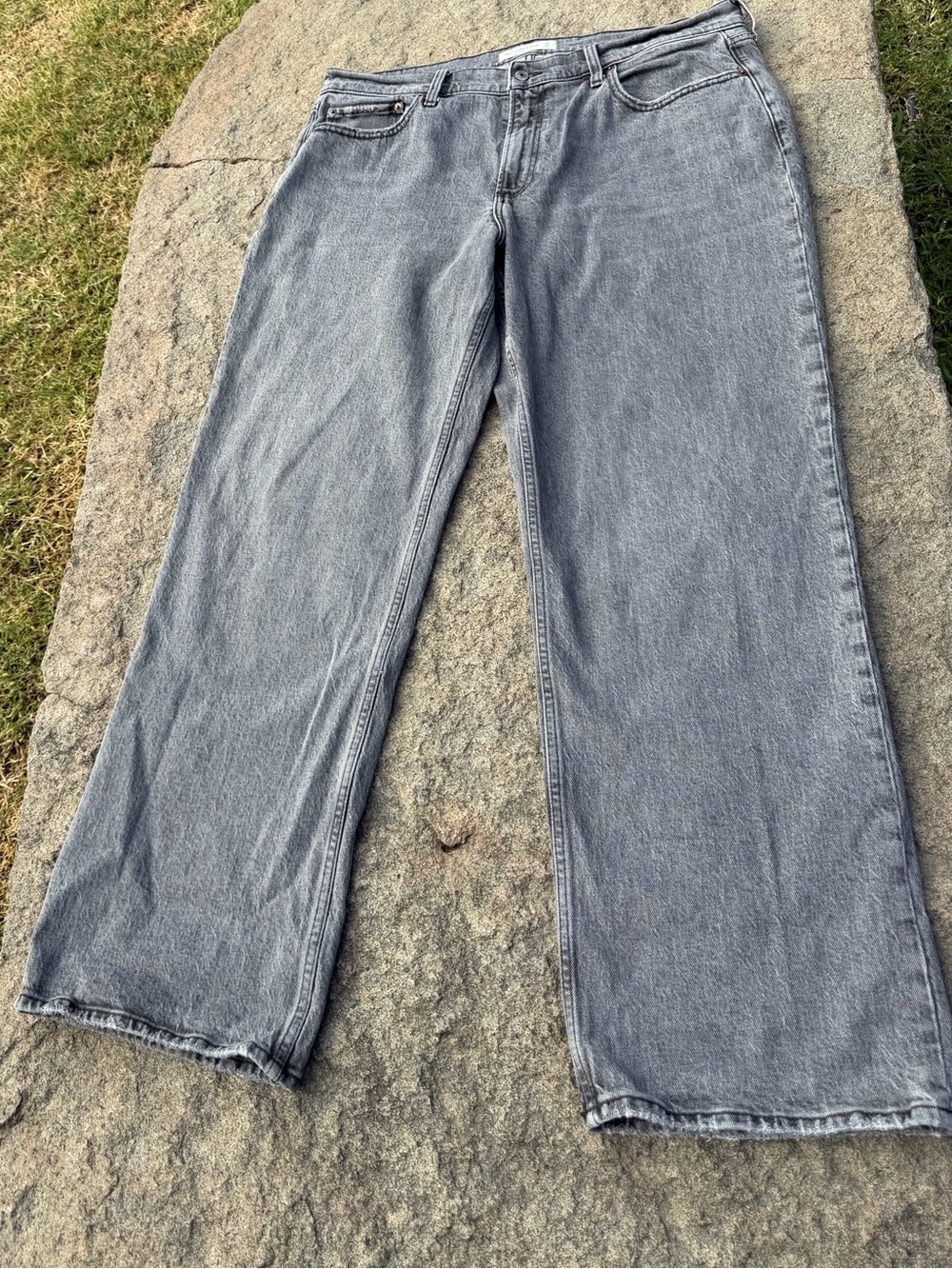 Abercrombie & Fitch Low Rise Wide Leg Gray Denim Jeans Women’s 32 14R